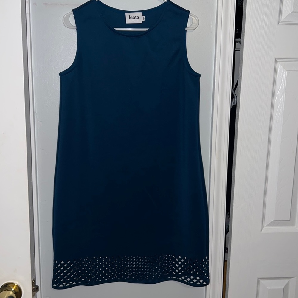 Dress like new condition. color is dark Teal